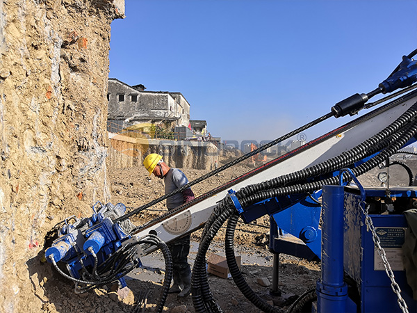 Pressurized grouting process in SDA rock bolt